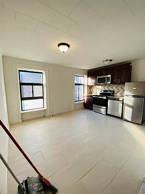 Rented by Universal Realty Group | media 5