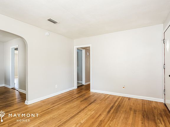 3rd image of 4728 Lexington Ave
