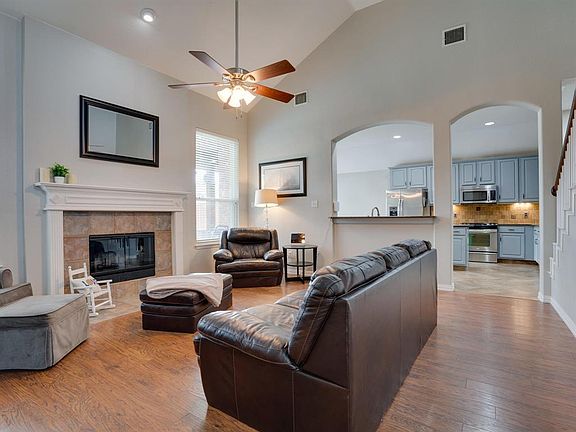 2nd image of 2701 Timberwood Dr