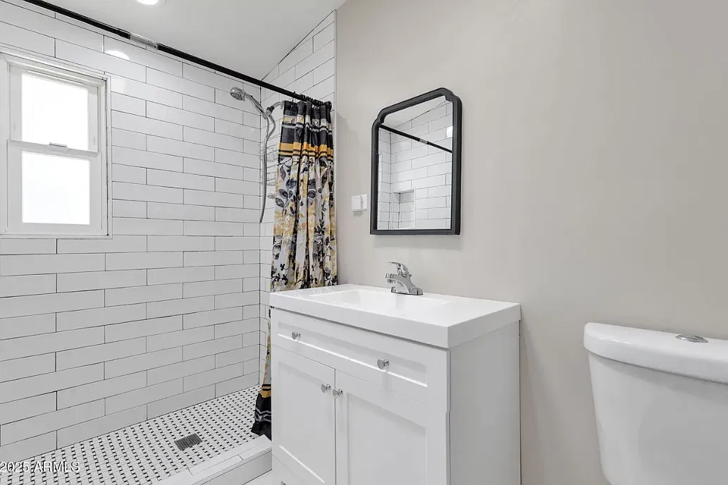 3 bed, 1120 sqft, $2,500 — Photo 2
