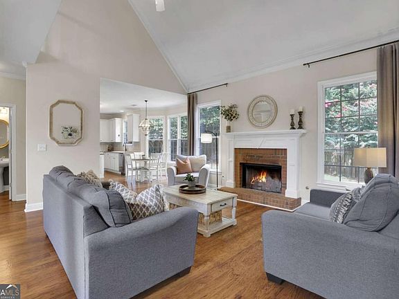 4th image of 1025 Chippewa Oak Dr
