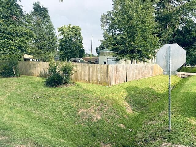 1st image of 802 Fall Creek Dr