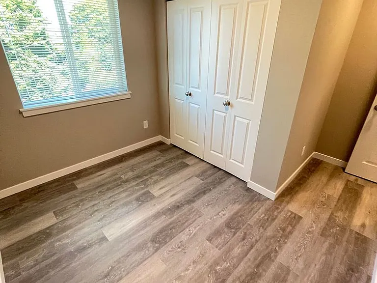 2418 Verona St — Photo 9