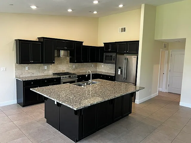315 W Maclure Ave — Photo 11