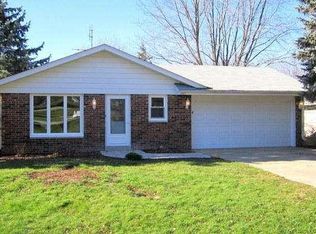 201 Oakview Dr, Slinger, WI 53086