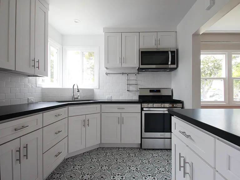 2732 S Westgate Ave — Photo 6