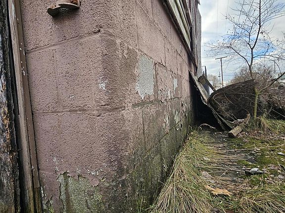 3rd image of 1695 W 10th Ave
