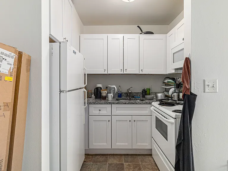 1327 Wilmot St #8 — Photo 7