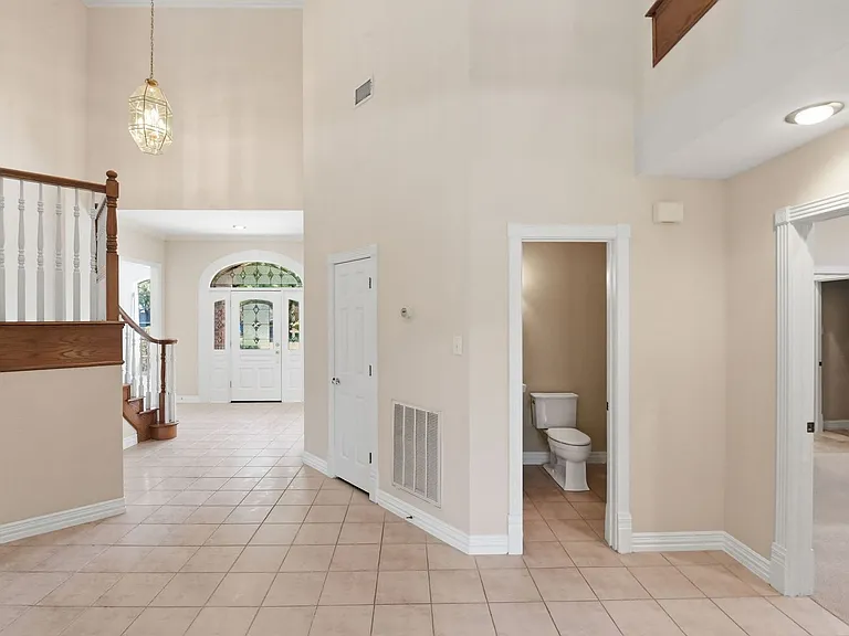 1020 Highland Oaks Dr — Photo 6