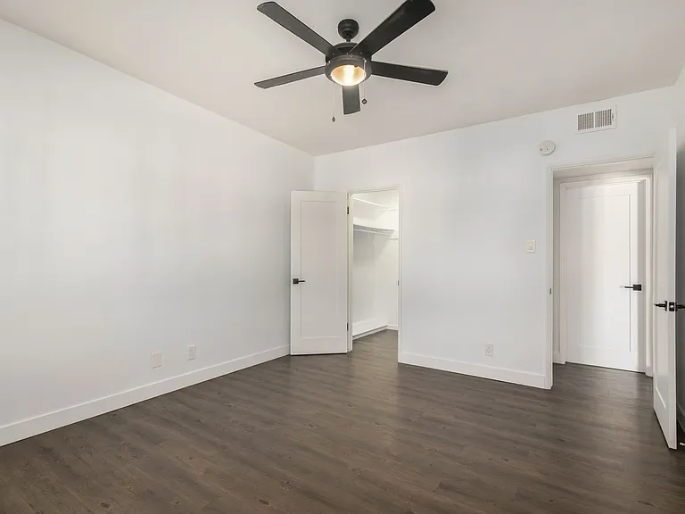 The Shorewood Apartments — Photo 52