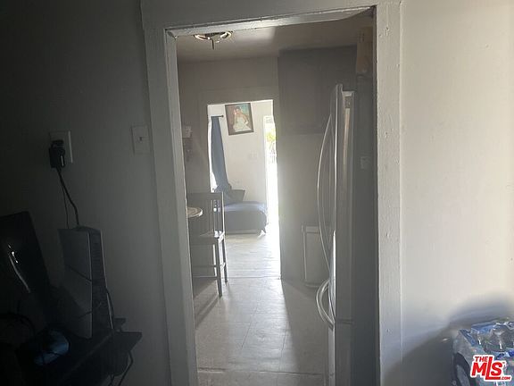 4th image of 619 W Cherry St