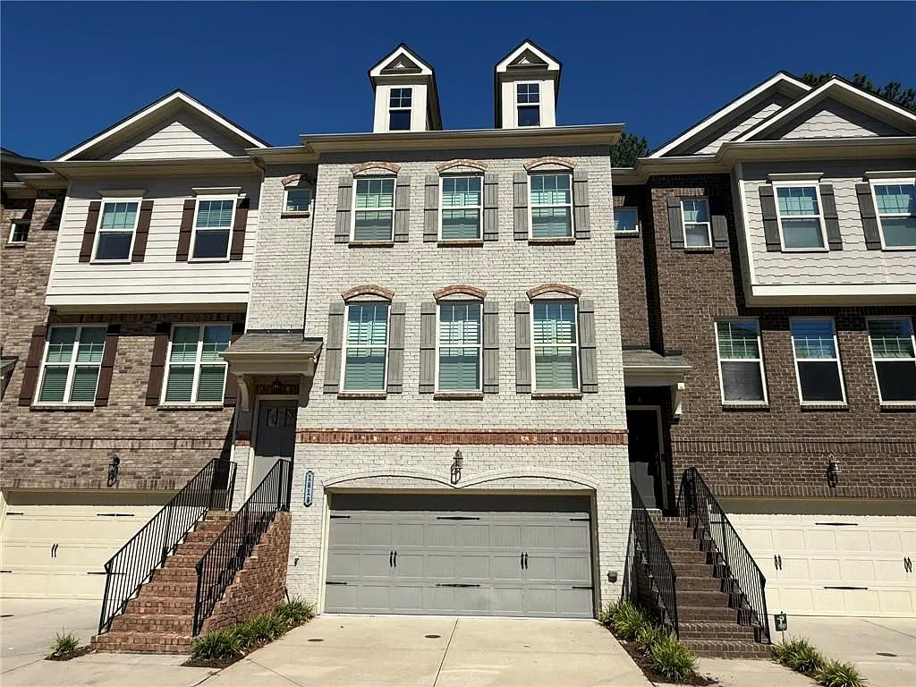 3 bed, 3.5 bath, 2666 sqft, $3,500 — Photo 2