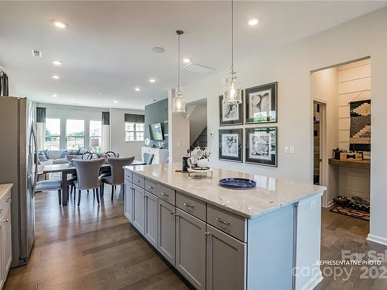 1116 Doveridge St — Photo 2