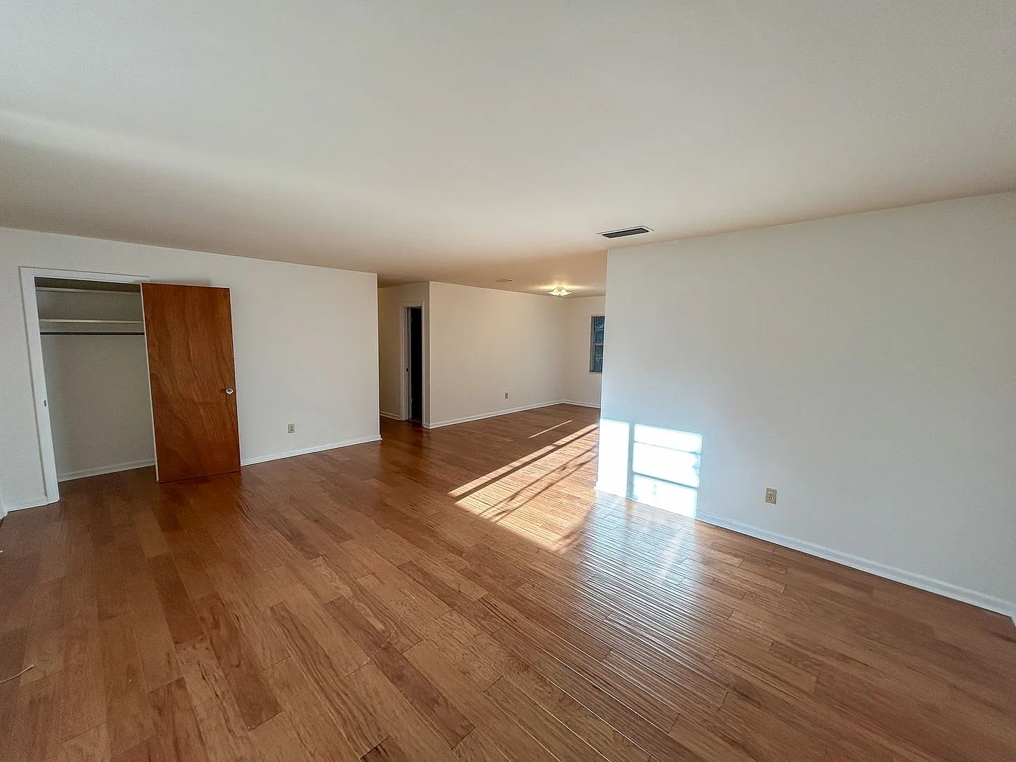 611 NE 7th Terrace — Photo 3