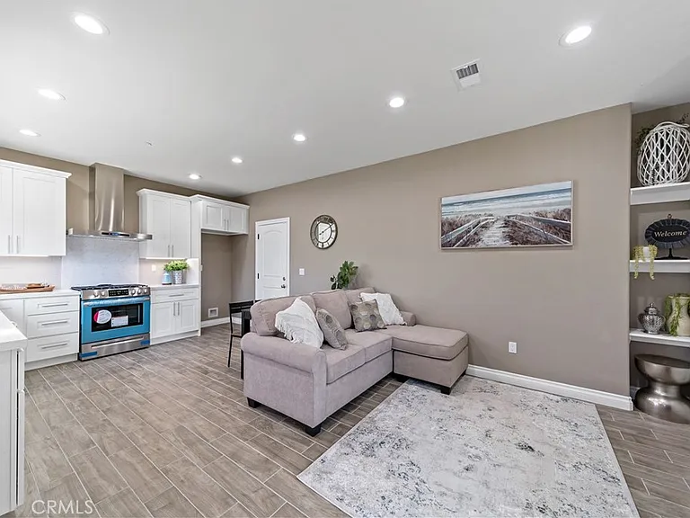14102 Edwards — Photo 9
