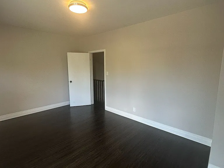 68 Melville Ave #UPPER — Photo 2