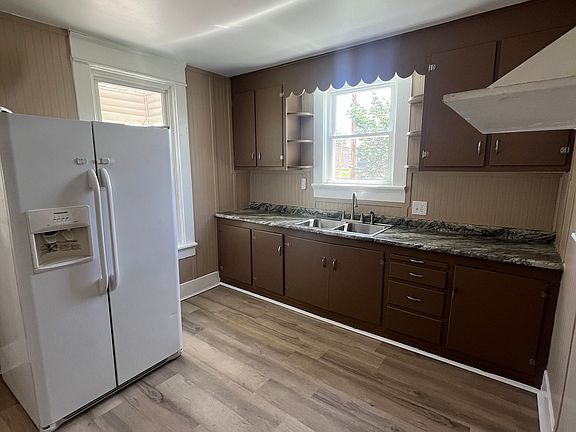 3rd image of 2314 S Virginia St
