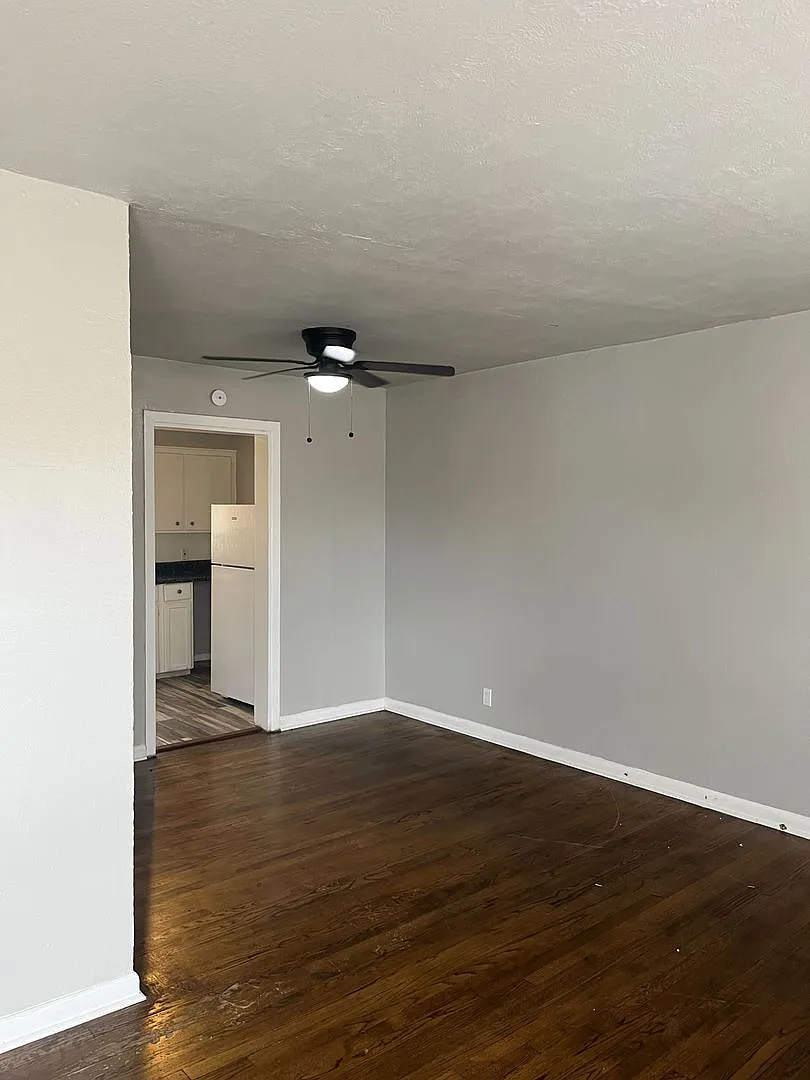 Eskridge Apartments. — Photo 1