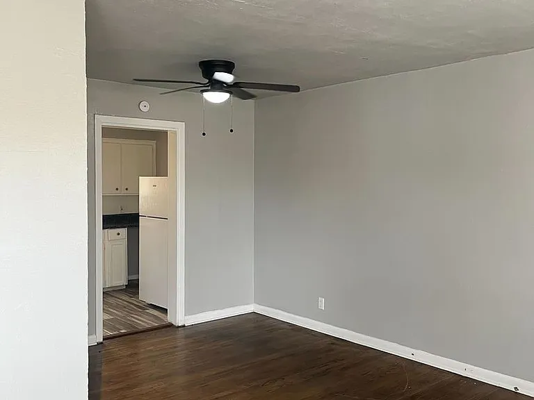 Eskridge Apartments. — Photo 1