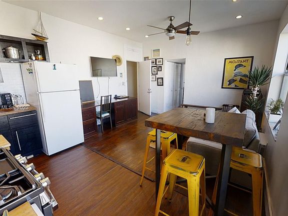 3rd image of 1618 Michigan Ave APT 25