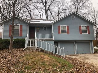 1263 NE Tudor Rd, Lees Summit, MO 64086