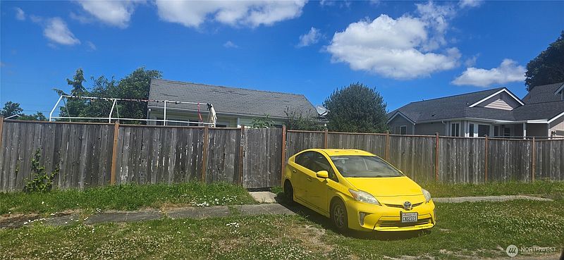2nd image of 2009 E 35th Street