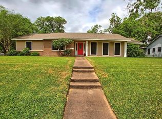 307 Poinsetta St, Lake Jackson, TX 77566