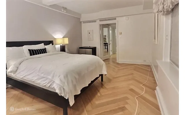 Rented by Douglas Elliman | media 38