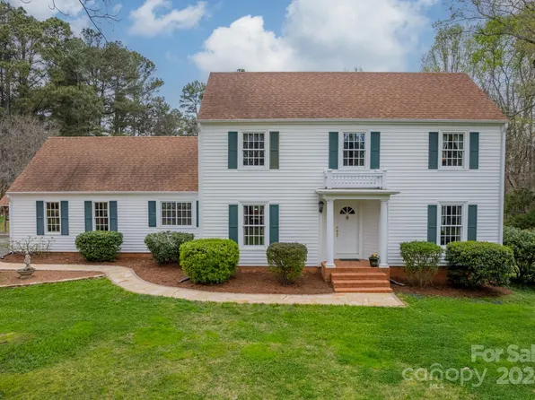 8412 Viking Dr, Waxhaw, NC 28173