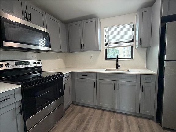 5th image of 618 SW 21st Ave #2