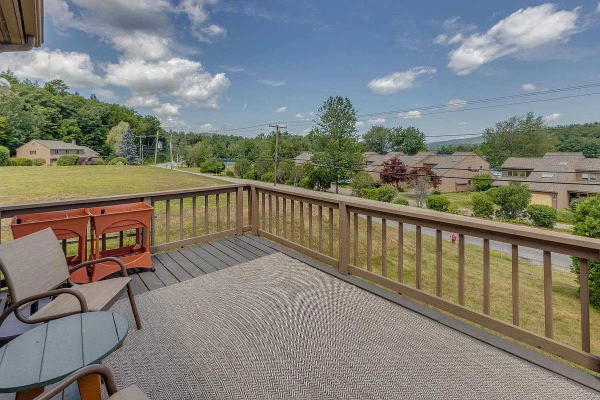 2 bed, 2.0 bath, 2077 sqft, $2,400 — Photo 3