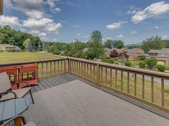 3rd image of 21 Woodbury Dr Unit 27