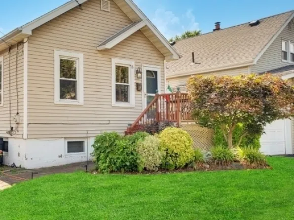 8 Garretson Ave, Totowa Boro, NJ 07512