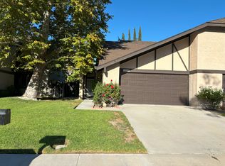 28318 Simsalido Ave, Santa Clarita, CA 91387