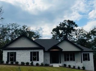 421 Sunnybrook Dr, Deatsville, AL 36022