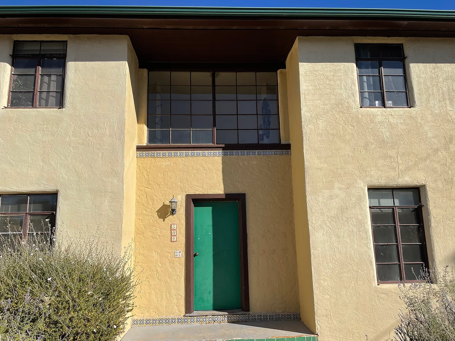 Charming & Totally Updated 1 Bedroom Apartment Downtown — Photo 3