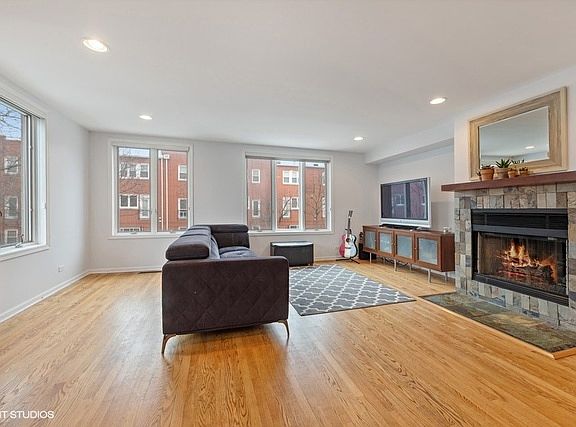 2nd image of 2810 N Wolcott Ave #2810