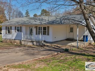 101 Rosewood Dr, Greenfield, TN 38230