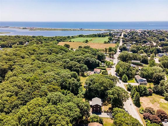 5th image of 121 Winnapaug Rd
