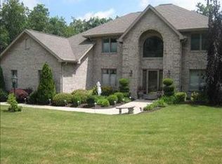 10035 Firethorn Dr, North Huntingdon, PA