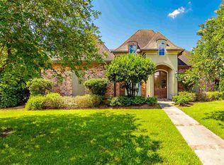196 Grand Lakes Dr, Thibodaux, LA 70301