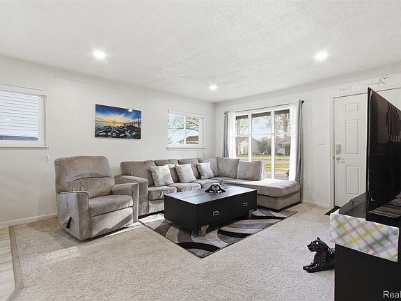 4th image of 28032 Fairfax St