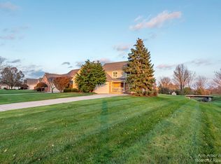 2009 Stonebridge Dr N, Ann Arbor, MI 48108