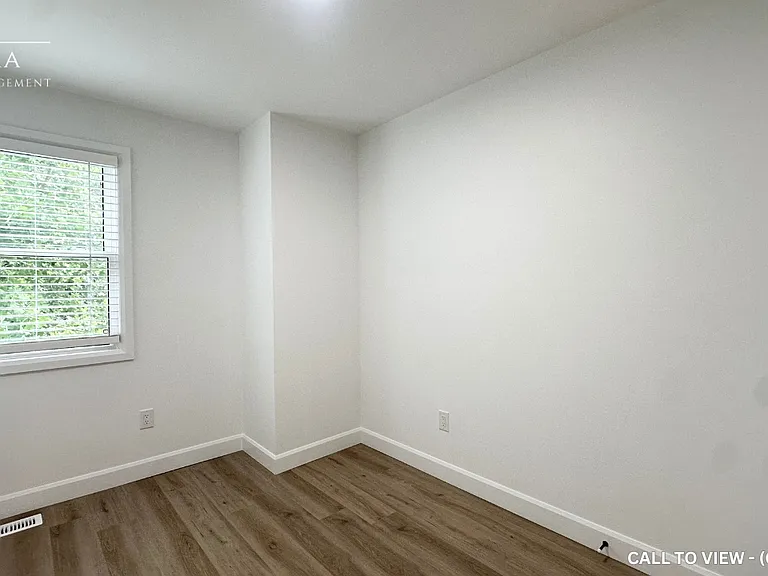 1415 Commissioners Rd W #2 — Photo 7