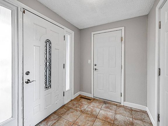 3rd image of 1840 Southmoor Dr