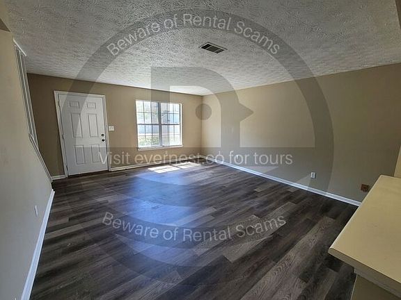 3rd image of 404 Bainbridge Dr