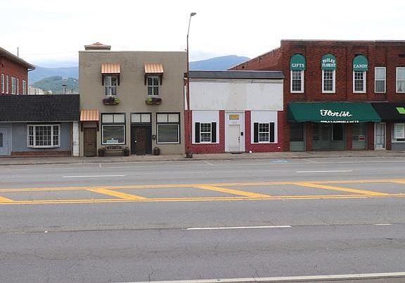 2nd image of 114 N 3rd Ave