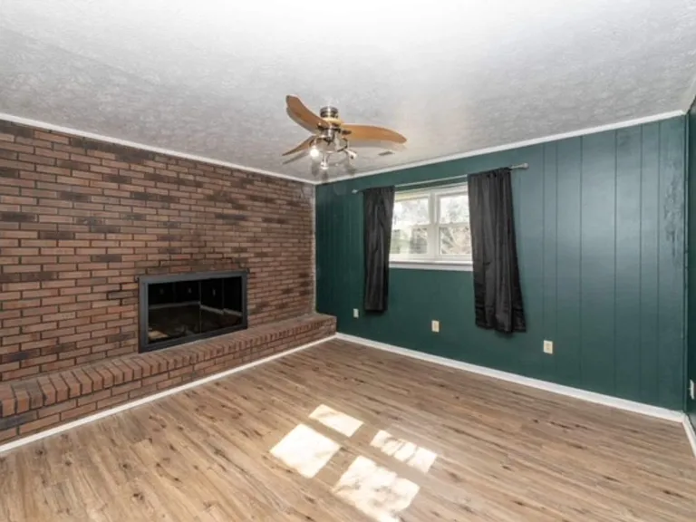2620 Lesa Ln — Photo 10
