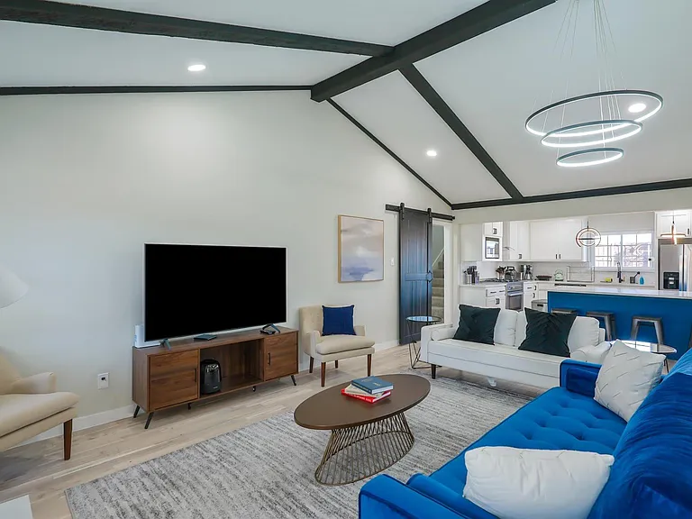 1205 Hillsdale Dr — Photo 10