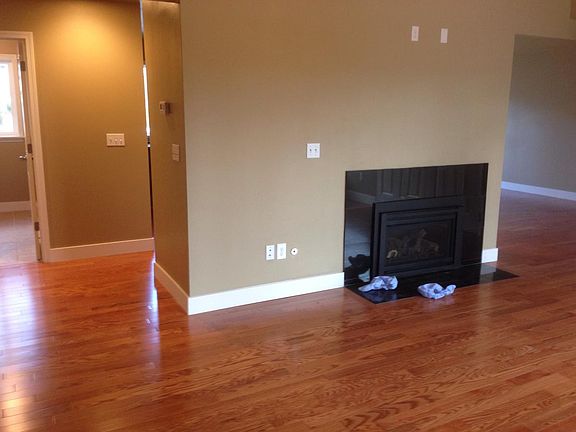 4th image of 921 233rd Pl NE